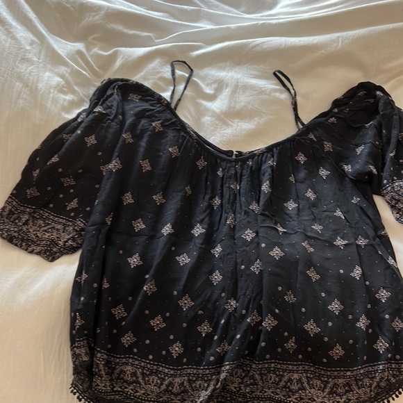 Urban Outfitters Off the Shoulder Top - Picture 2 of 3